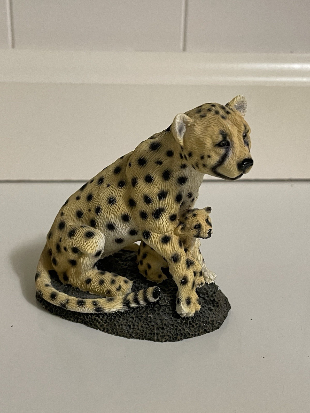Living Stone Cheetah Collectible Figure 3-inch