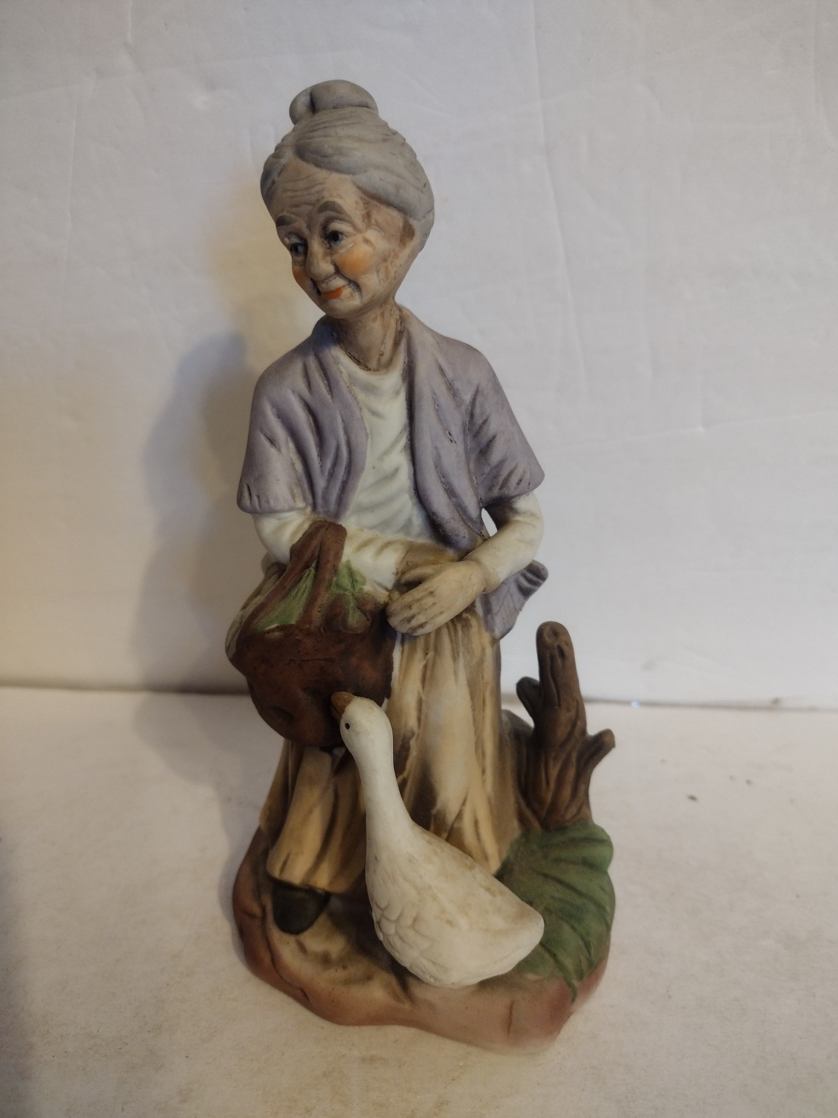 VINTAGE ARDCO C-3442 PORCELAIN SWEET OLD LADY WITH HER GOOSE 7.25″ Tall