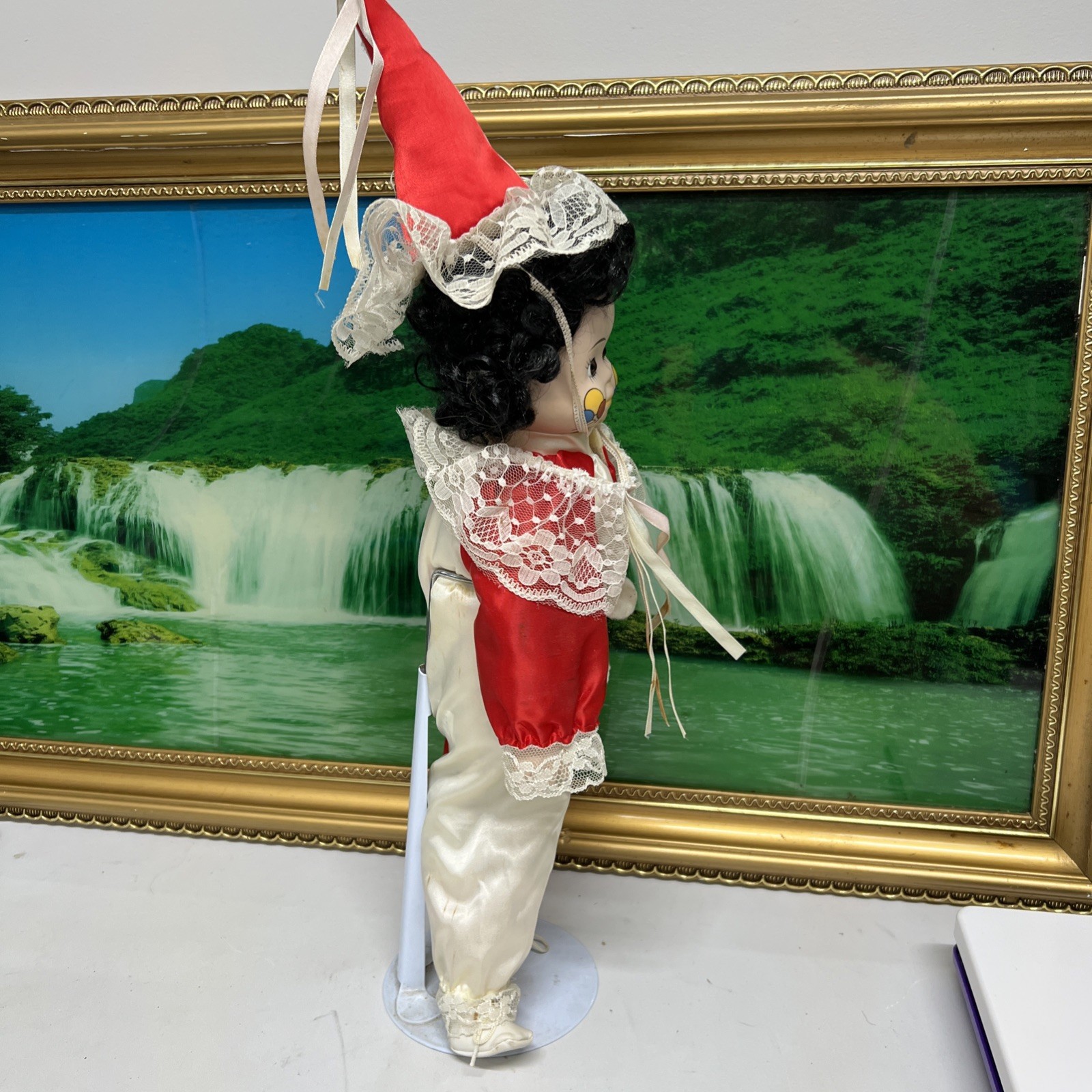 20 in VINTAGE HAPPY CLOWN DOLL HAND PAINTED CERAMIC HEAD + METAL STAND