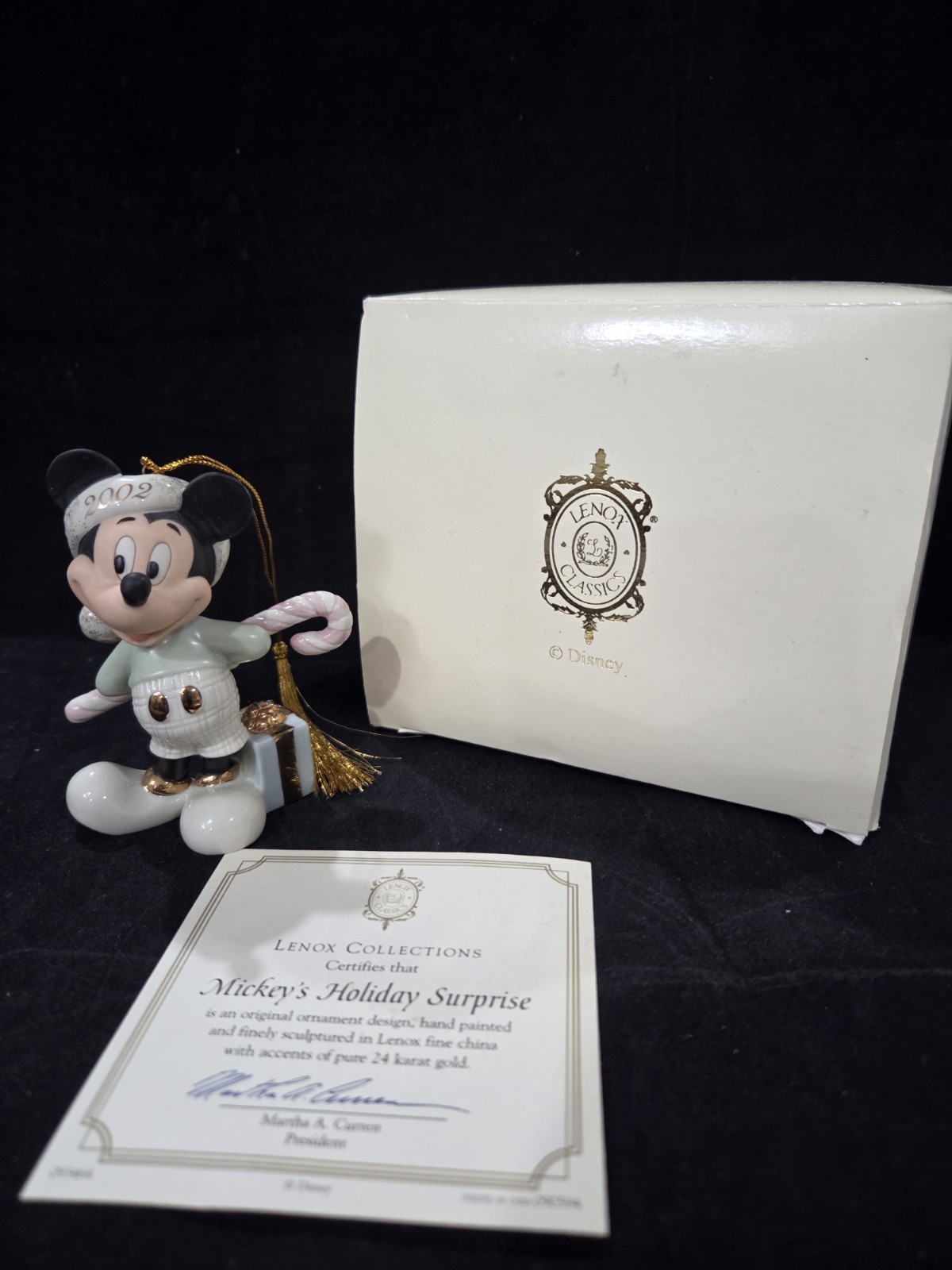 Lenox Disney Collection 2002 Mickey,s Holiday Surprise 4″ Figurine
