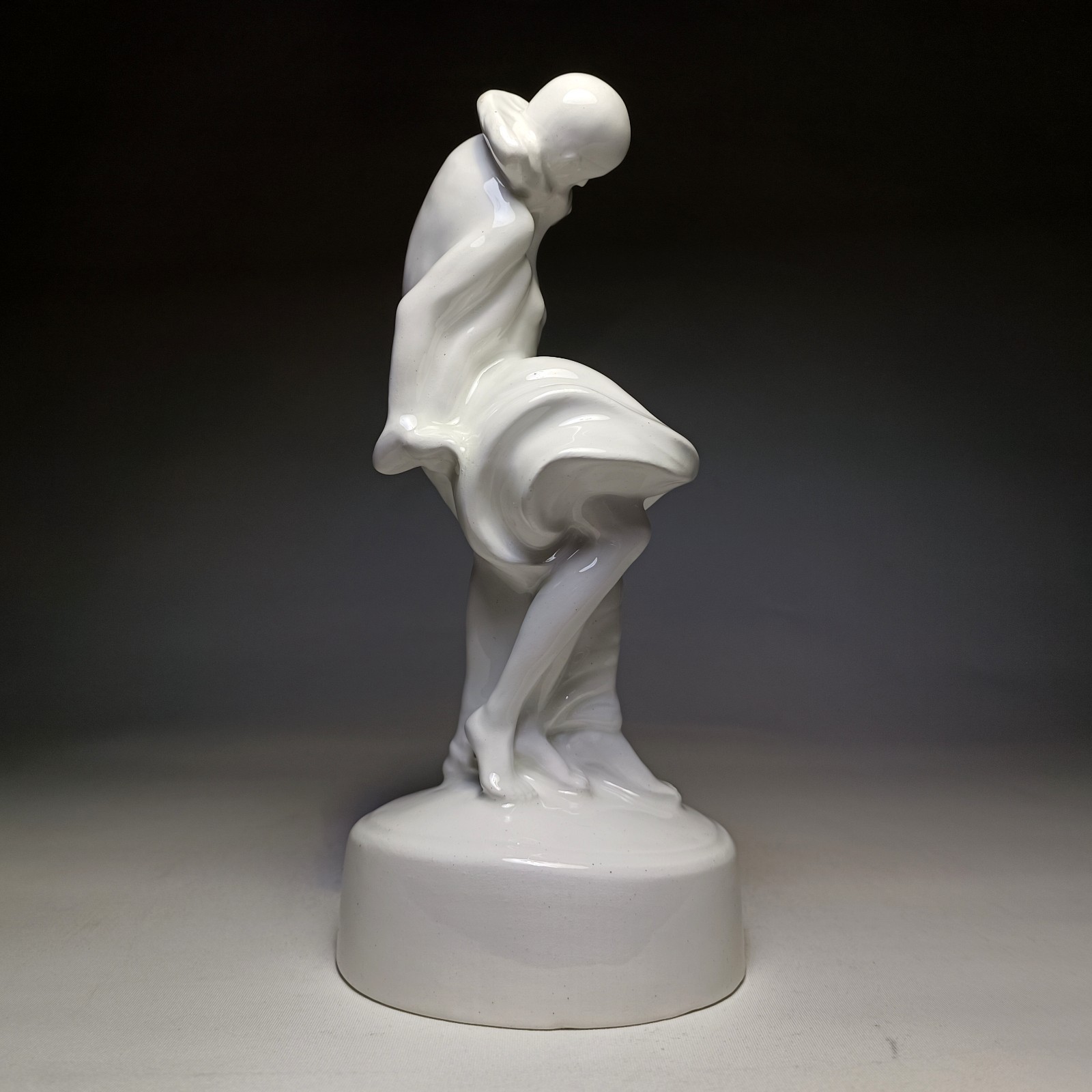 Art deco sculpture – Kissing couple in love – 21.5 cm – Porcelain