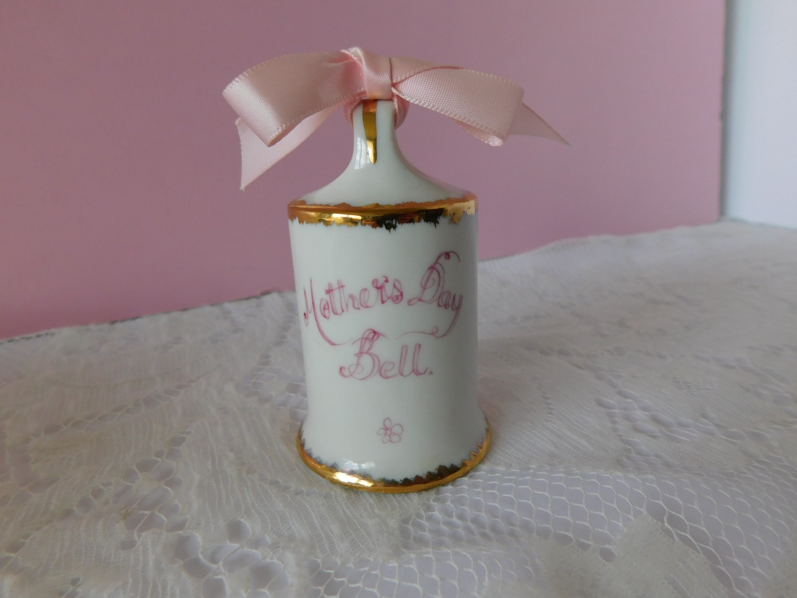 STUNNING SURPRISE – MULLER VOLKSTEDT IRISH DRESDEN MOTHER’S DAY BELL – MINT