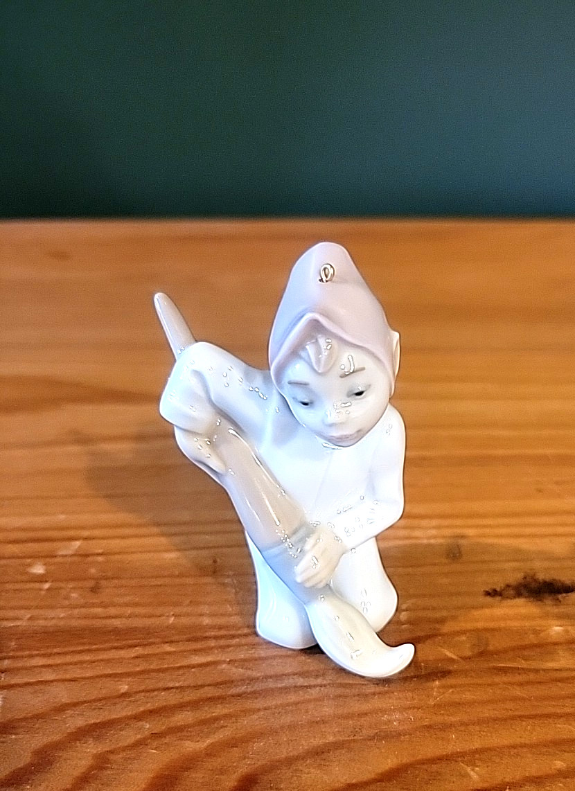 Fairy GardenLlardo Christmas Ornament Elf Boy Holding Paintbrush FiguirIne – Box