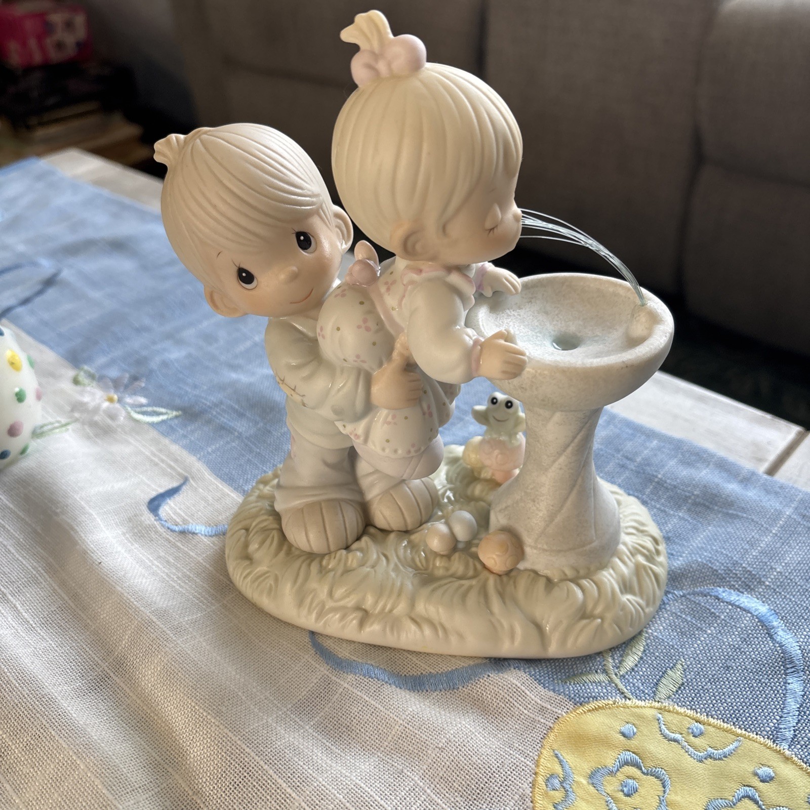Precious Moments* *‘ Your Love Is So Uplifting ‘ *1988 *Figurine *520675 *Enesco