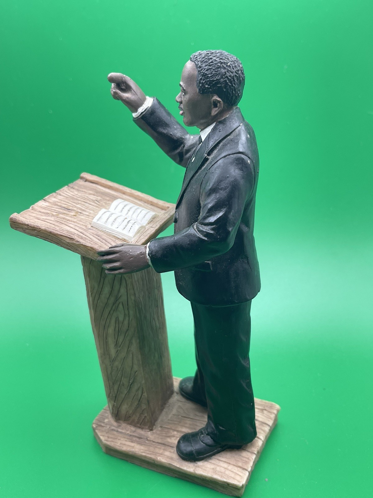 BEAUTIFUL African American Reverend At Church Preaching Figurine – 7in Tall