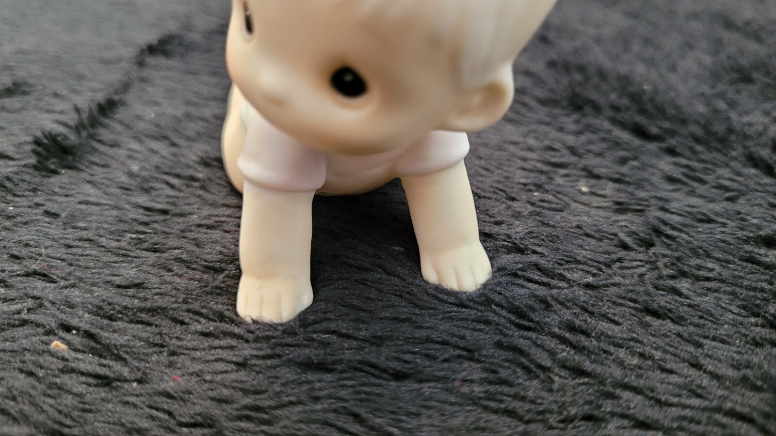 Vintage Precious Moments Figurine Baby Boy Crawling 1983 Jonathon & David E-2852