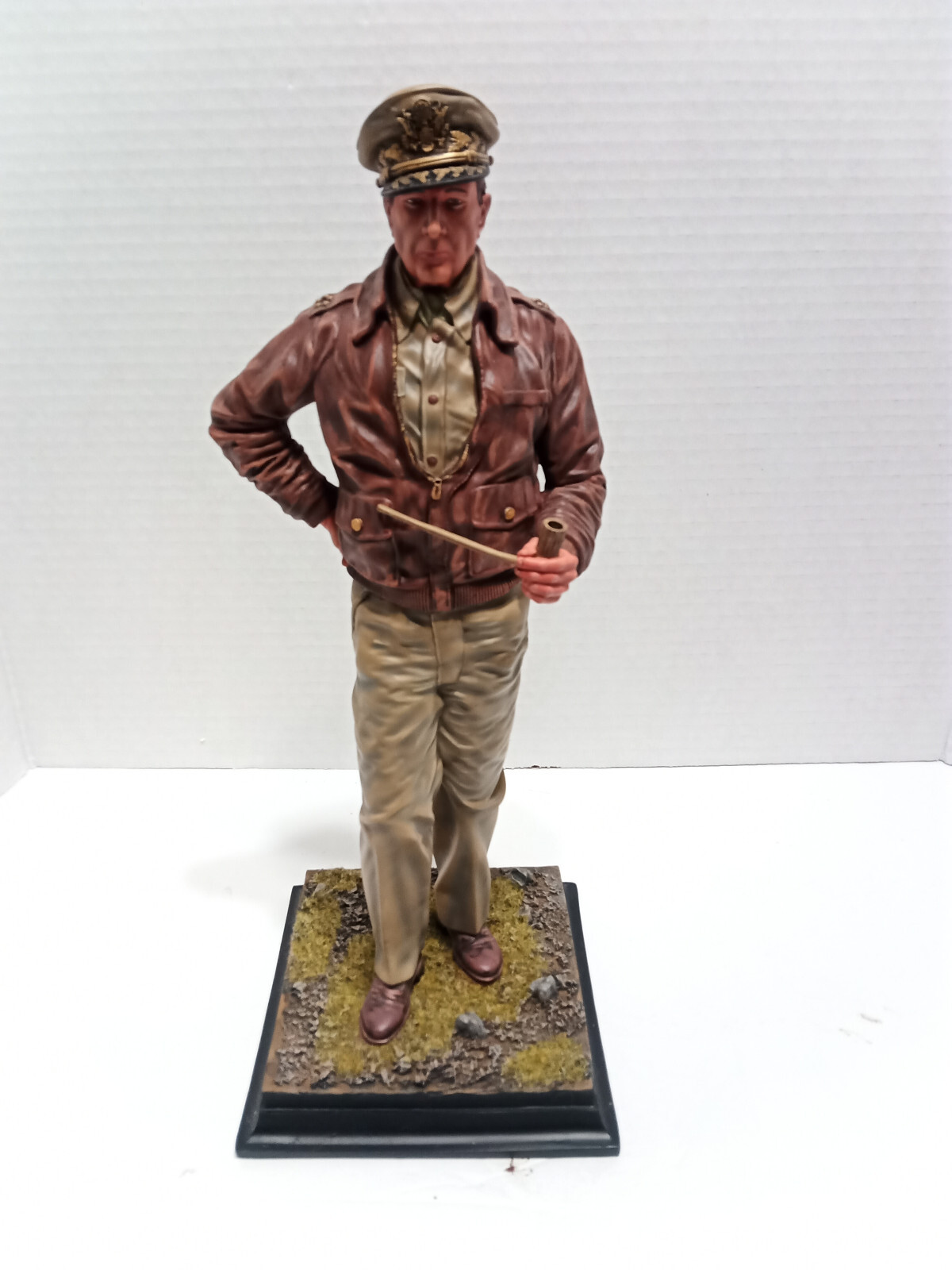 The Collectors Showcase DOUGLAS MACARTHUR Statue 11′ tall Museum quality Detail