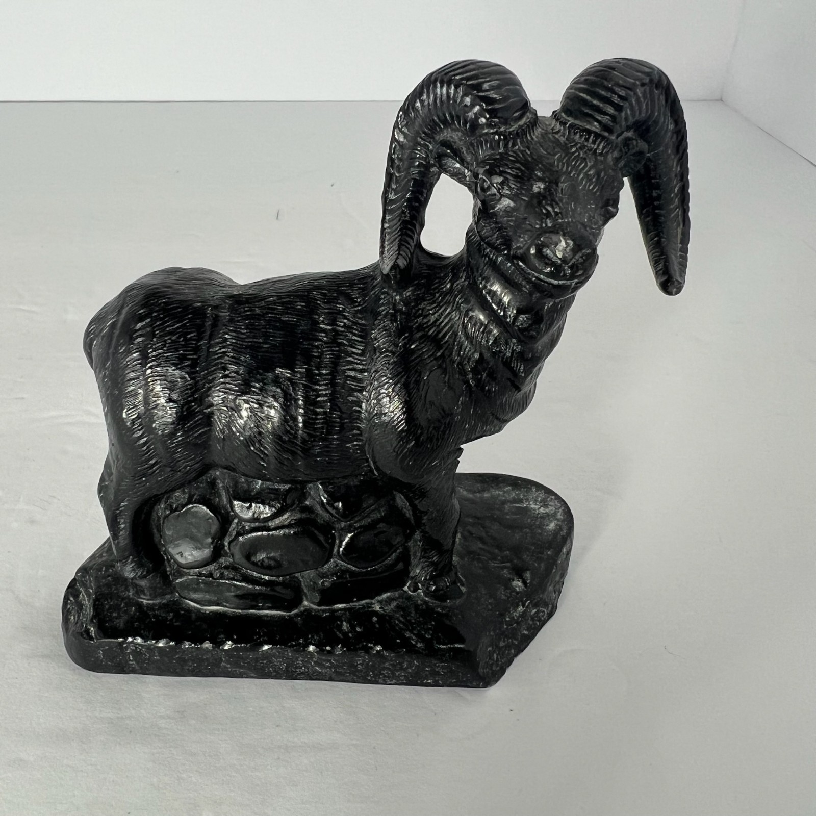 Vanstone Black Onyx Ram Figurine Made in Canada Mountain Sheep Carved Stone 4.5”