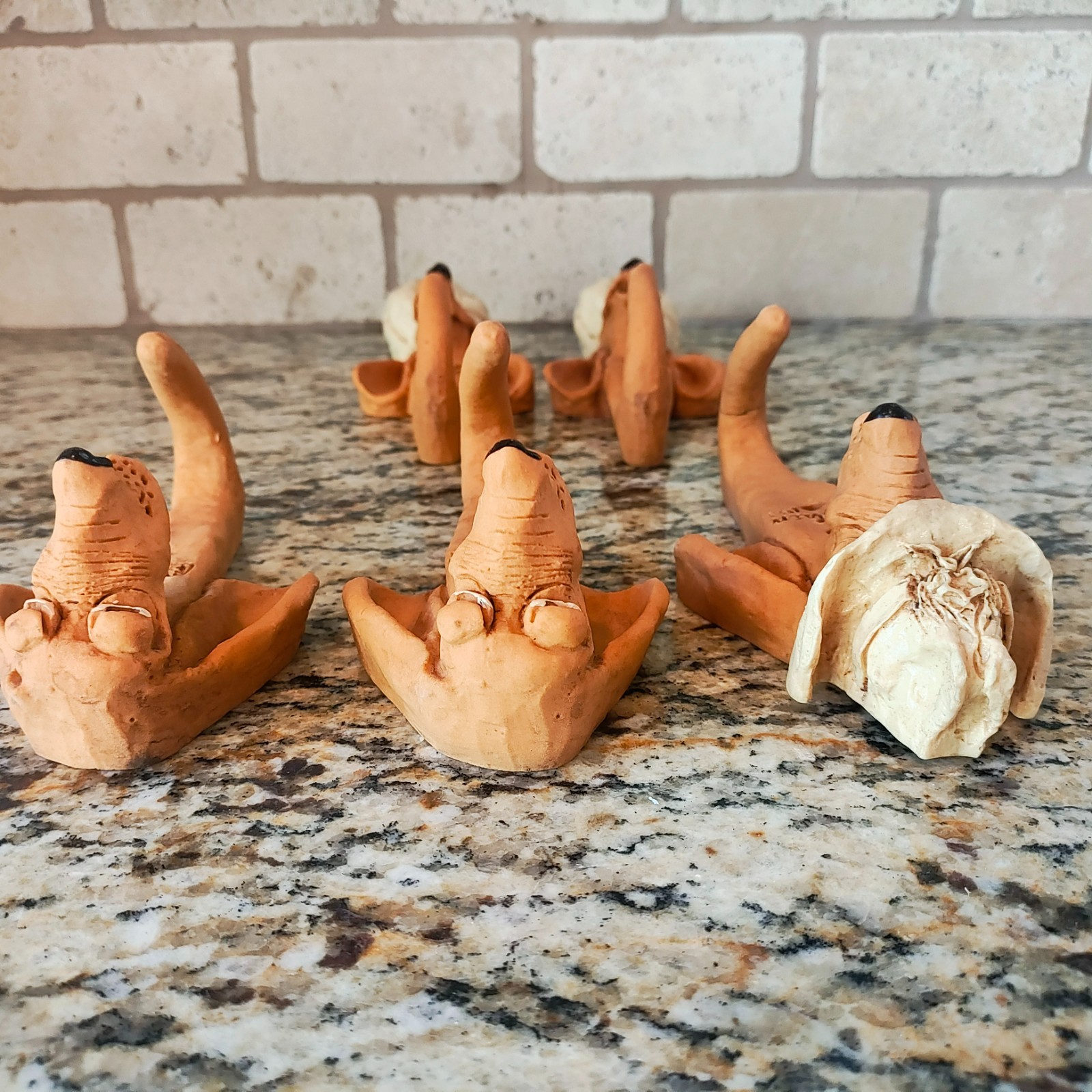 Set of 5 Bloodhound Dogs Olsen Curious Creations Figural Wall Hooks Vintage 1982