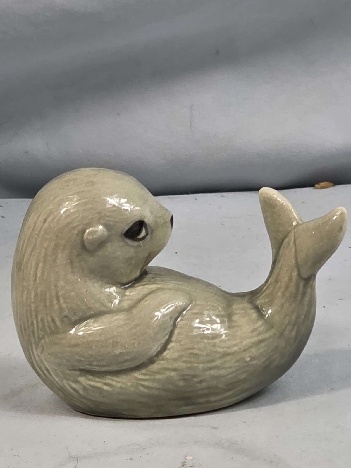 VTG MCM Glazed Sea Otter Ceramic Figurine Light Gray Detailed Textured Fur. 137