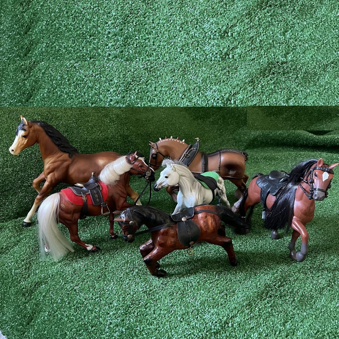Bundle of 6 Assorted Mixed Plastic Medium Horses Collectible Realistic figurines