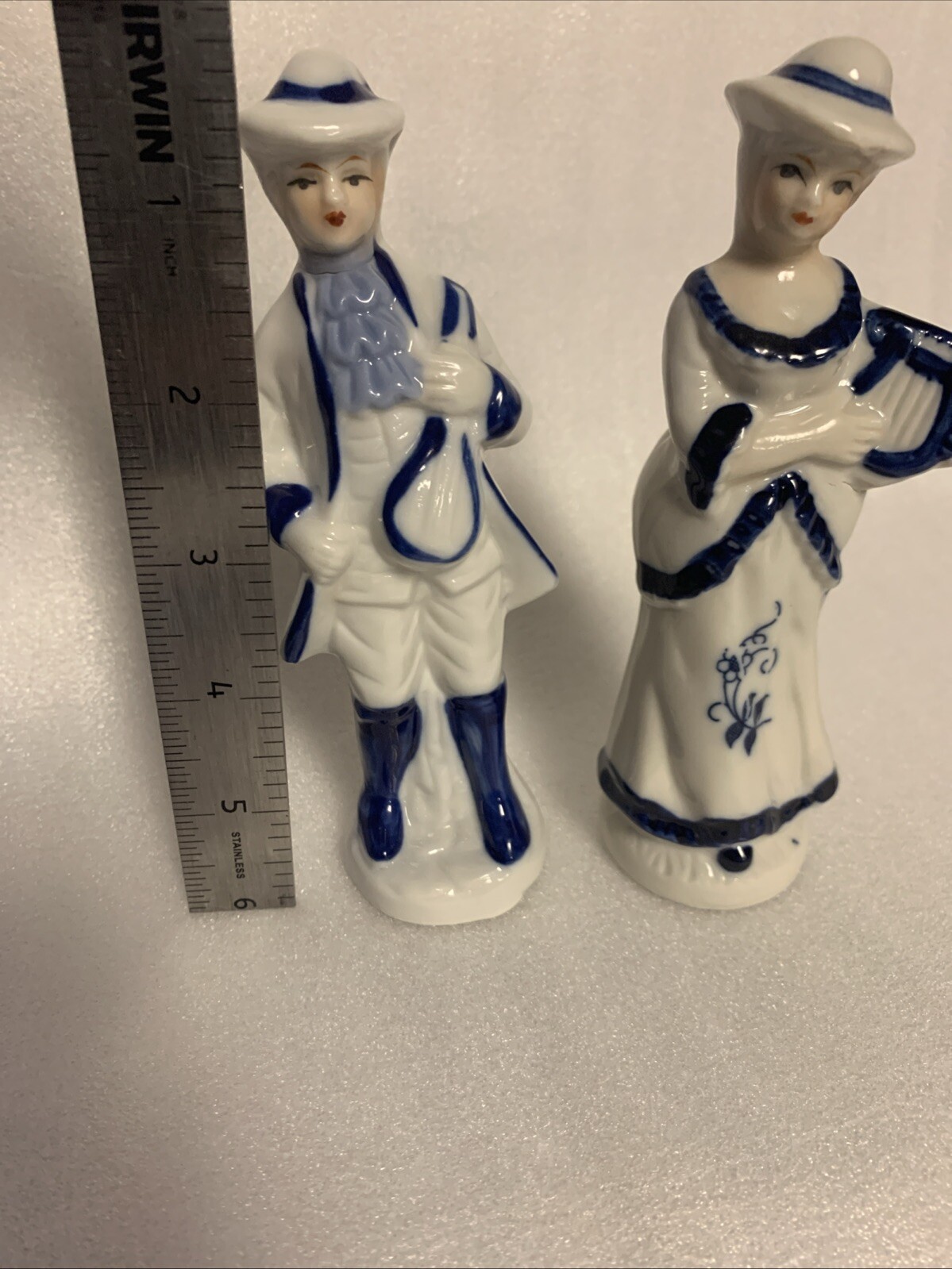 Vintage Blue & White Colonial Figures Porcelain Playing Instruments Harp Fiddle