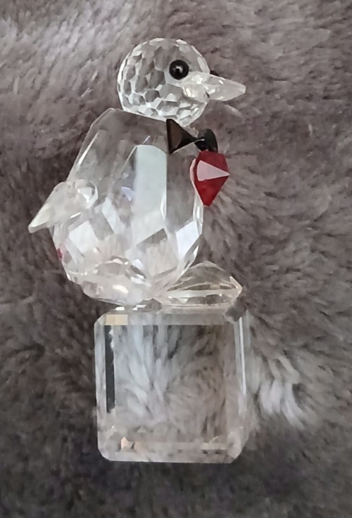 Rare Retired – Crystal World – Penguin On Cube With Heart