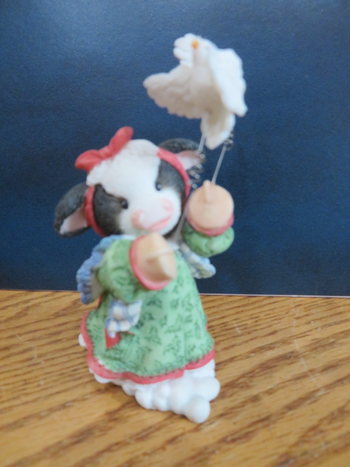 1998 Mary’s Moo Moos Cow Figurine “Sending Moo The Peace Of The Season” #371424