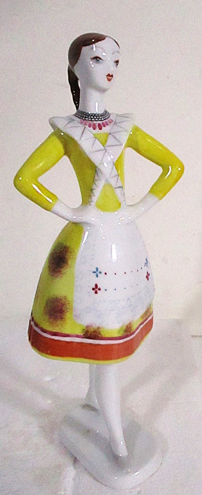 HIGH QUALITY PORCELAIN BULGARIAN FIGURE, CONTEMPORARY WOMAN, HALLOHAZA CO. MINT