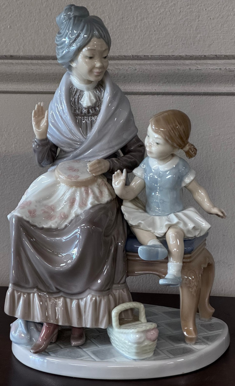 Lladro A Visit With Granny Figure #5305 USED CONDITION NO BOX **READ FIRST**