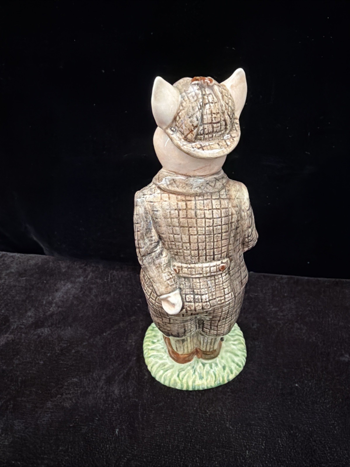Beswick Hand Painted Glossy Ceramic Gentleman Pig Figurine Plaid Animals Theme