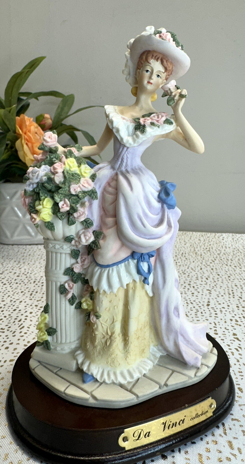Da Vinci Collection Figurine English Woman In Elegant Dress Floral Accents, Used