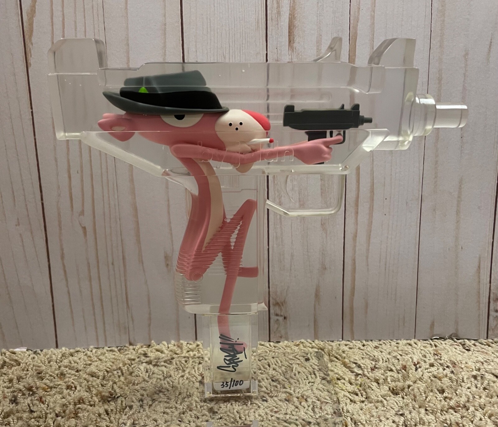 Shoeuzi Outside In Pink Panther Sculpture Brand New! Very Rare!