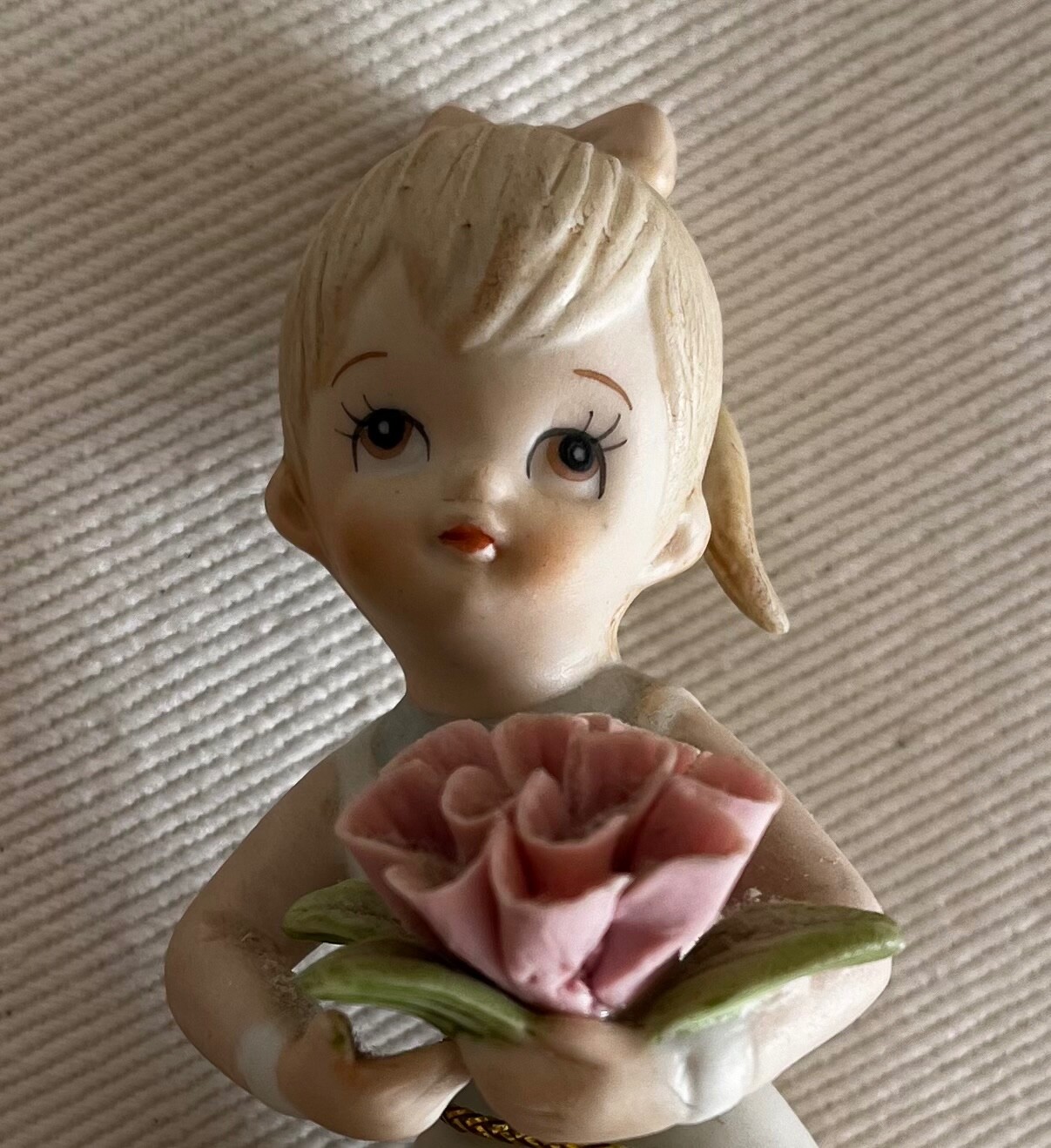 Sweet Lefton 1983 “Smile God Loves You” January Birthday Angel w/Tag 4.50″T