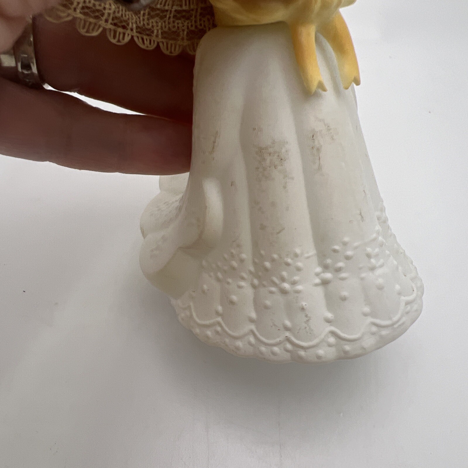 Avon Bride Mouse Perfume Bottle Figurine White Vintage With Vail 4” Tall USA