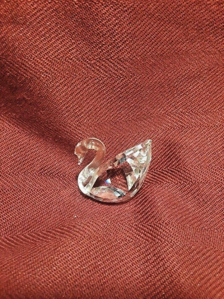 Beautiful faceted Swarovski Crystal Swan Figurine, Retired in 2004 – 1.5″ Tall