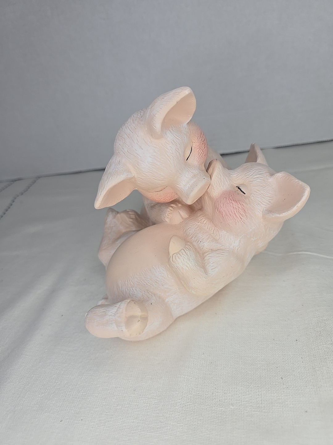 Scioto Vintage Ceramic Kissing Pigs Figurine 1992