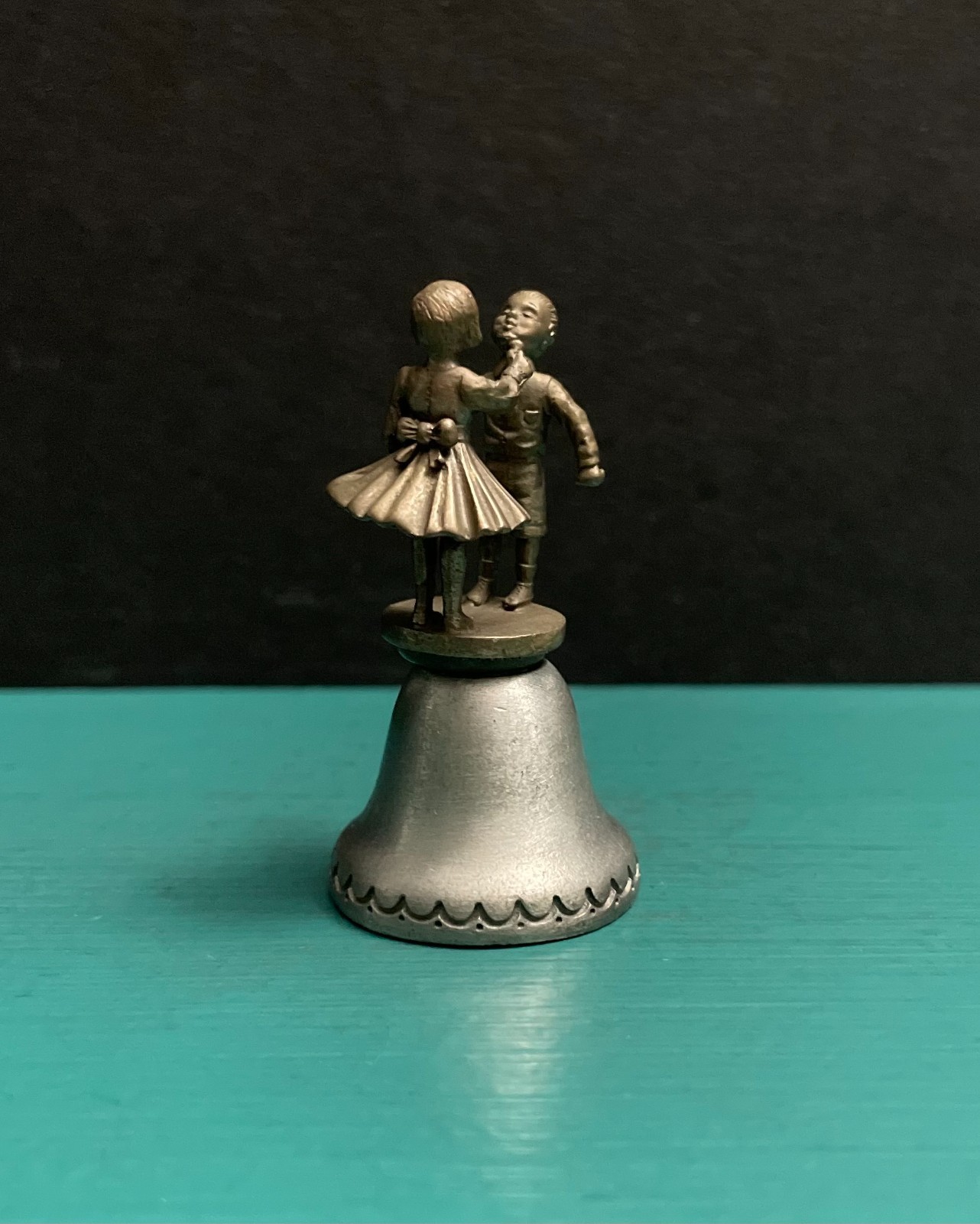 Fort Pewter Hershey’s Kisses Candy Kids Boy Girl Mini Art Figurine Souvenir Bell