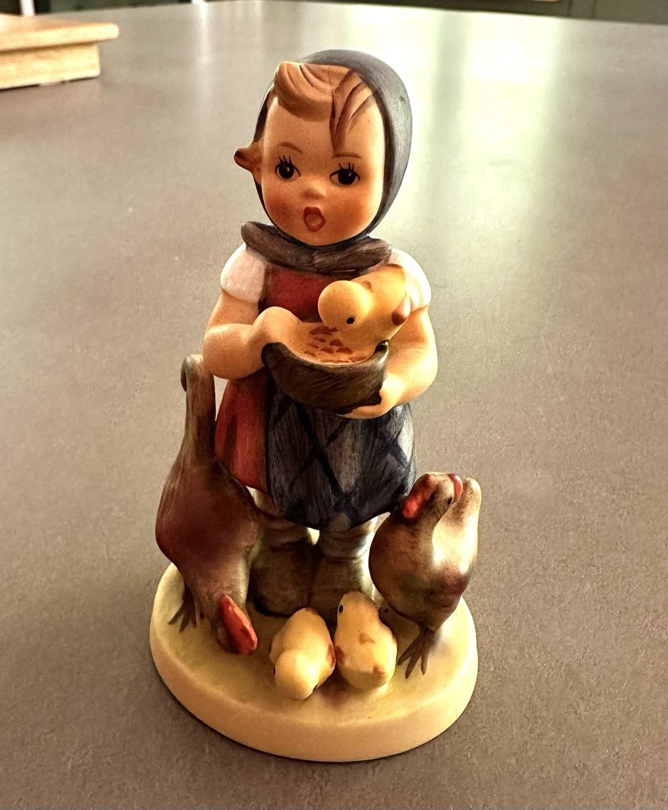 Goebel Hummel 4 1/2″ Figurine “Feeding Time” 199/0 1960s