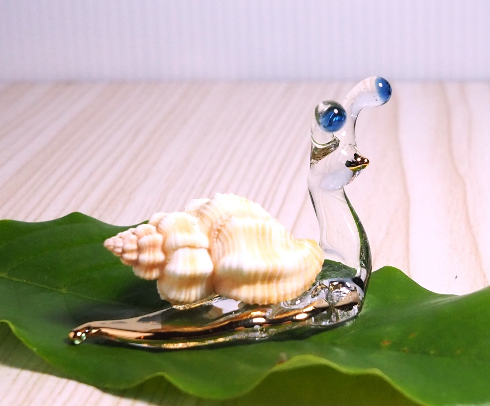 Snail figurine Seashell handmade blown glass art 2.25in Decor Gift – Cute