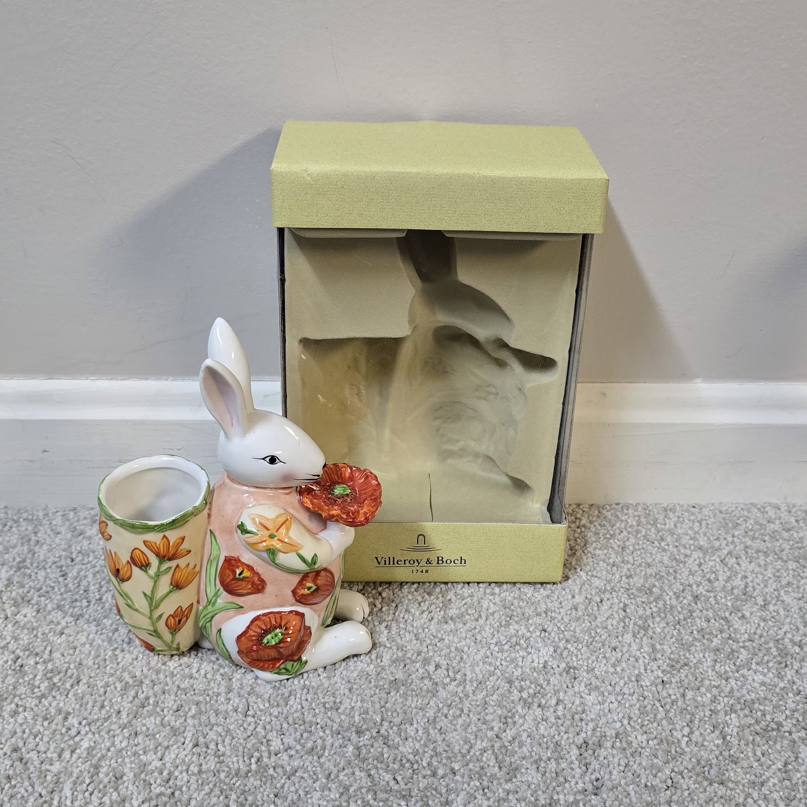 Villeroy & Boch 1748 Porcelain Bunny w/Basket Poppy Vase~ Eastern Fantasy NIB