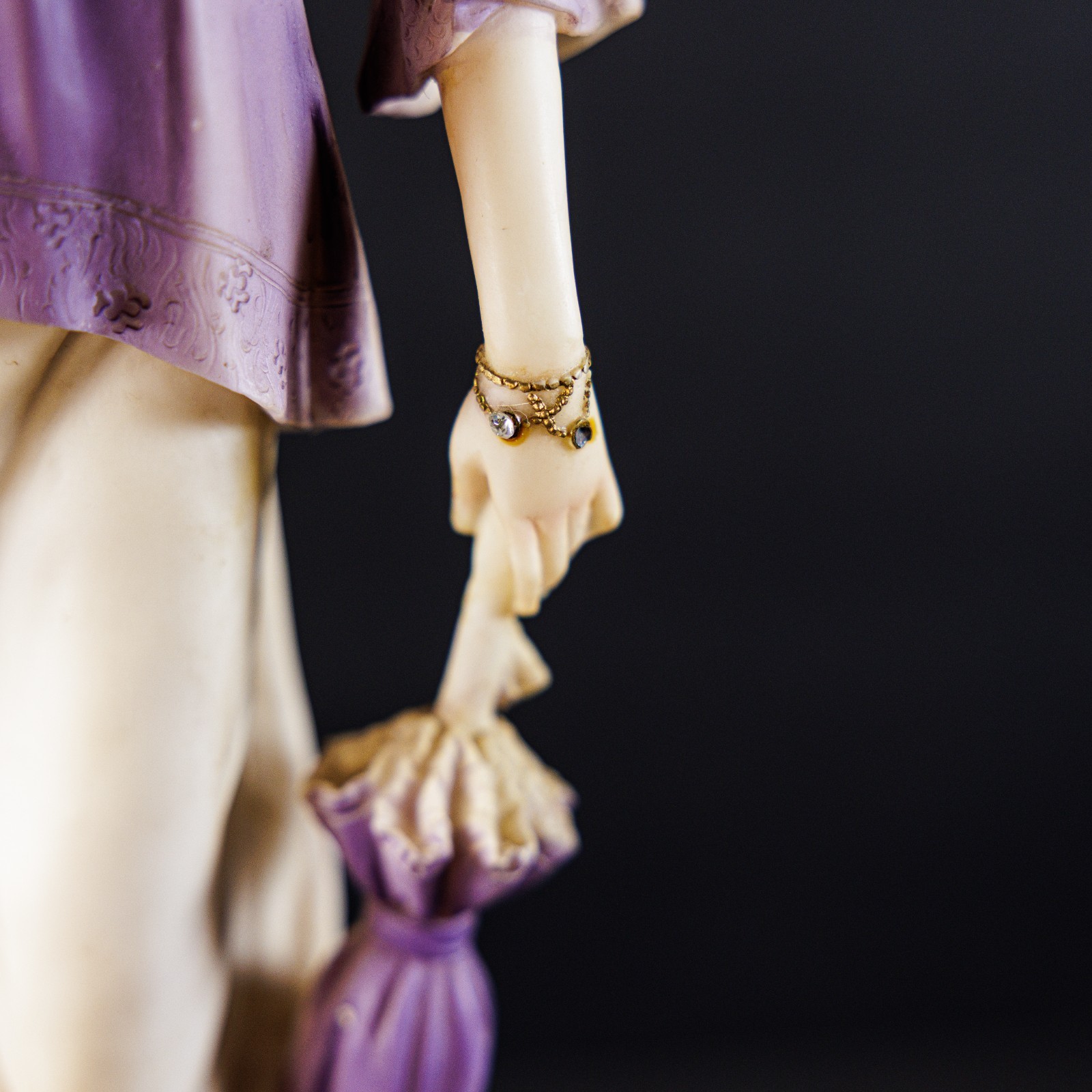 VTG Elegant Lady Figurine Purple Parasol Resin Statue Victorian Style 16.5″ Tall