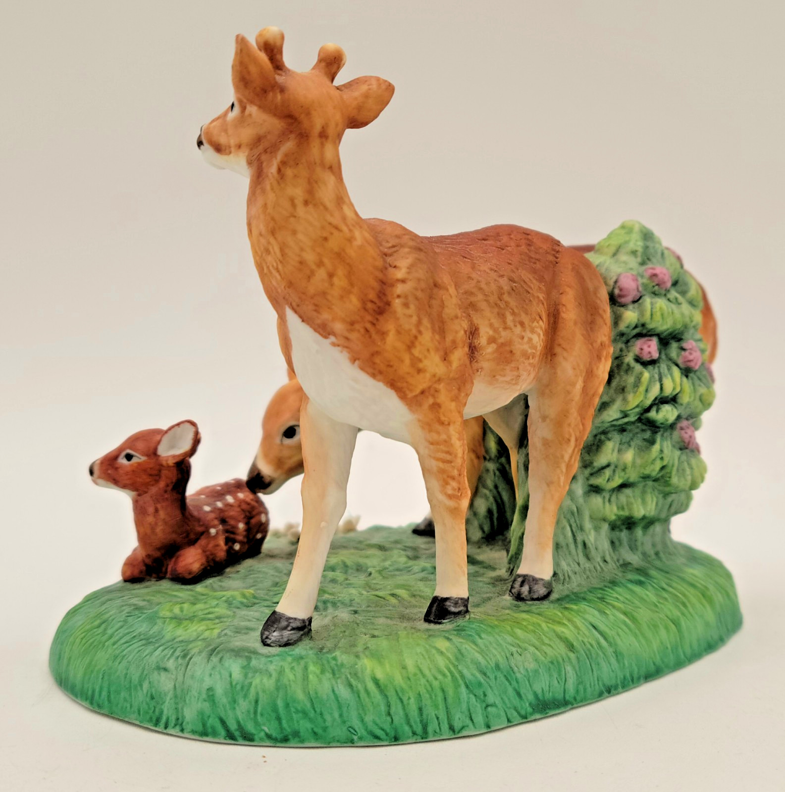 Vintage Royal Windsor White-Tailed Deer Figurine Southern Forest Families Japan
