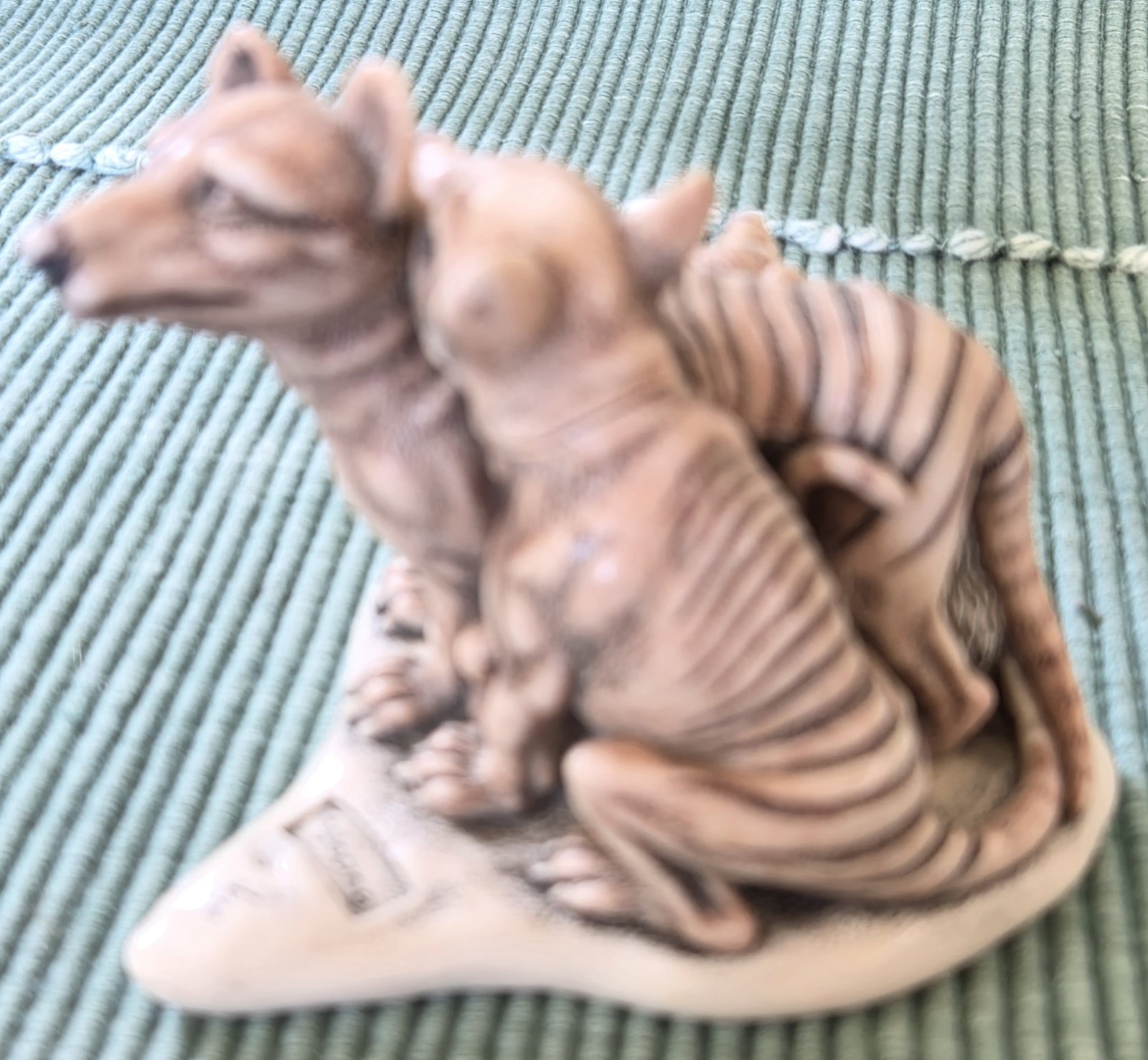 Harmony Kingdom Box “Father Knows Best” Tasmanian Tigers by Peter Calvesbert