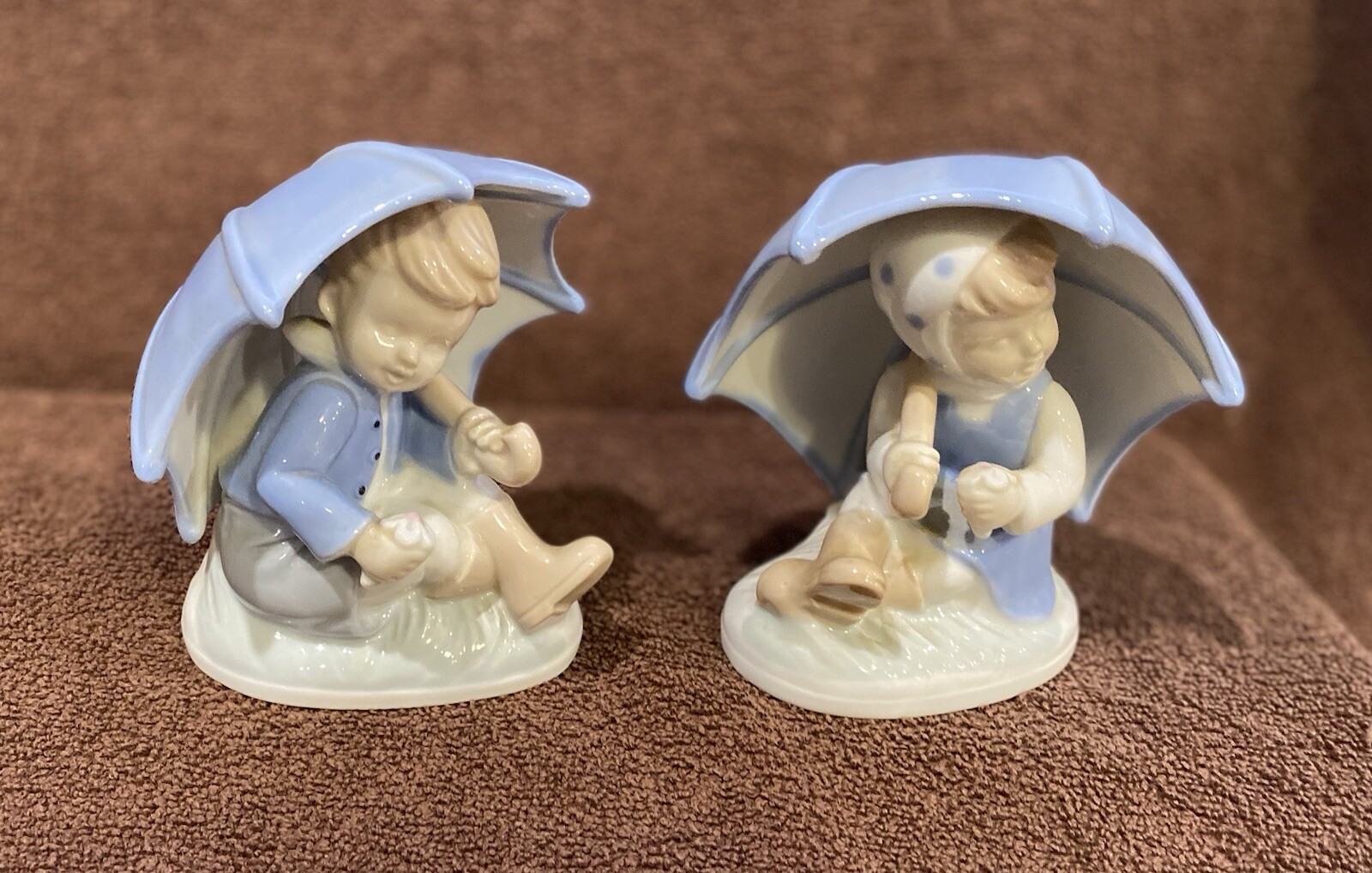 Pre Owned 2 Vintage Porcelain Lego Young Boy And Girl Sitting Figurines