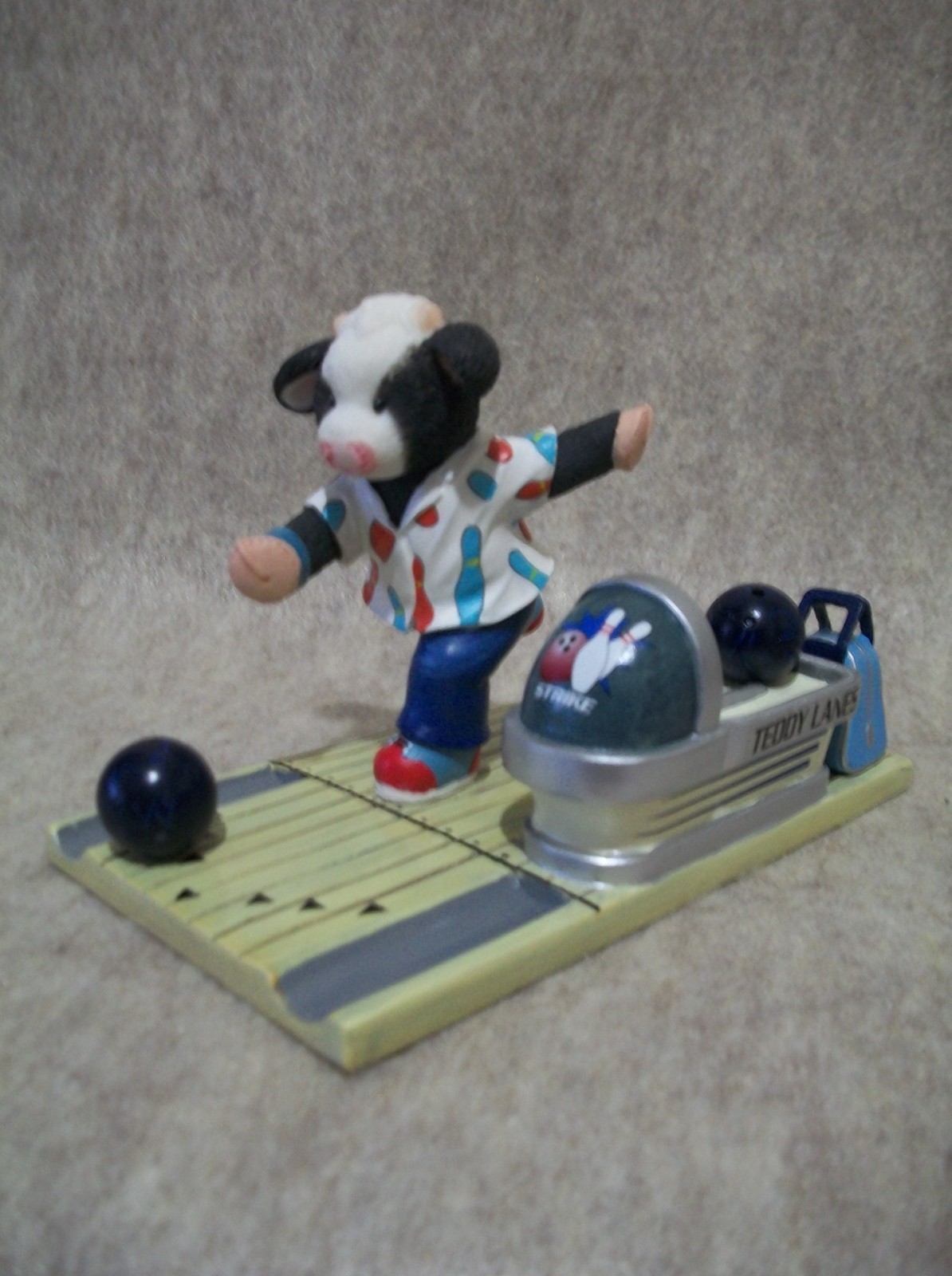It’s All in the Delivery – Bowling – Mary Moo Moo Cow Figurine