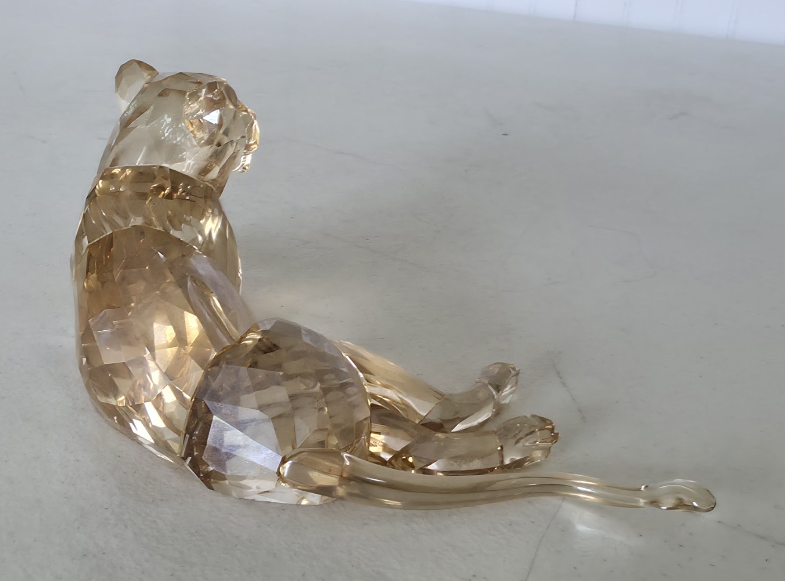 READ Swarovski 2016 SCS Annual Ed. Akili Father Male Lion + Female Mother Lion
