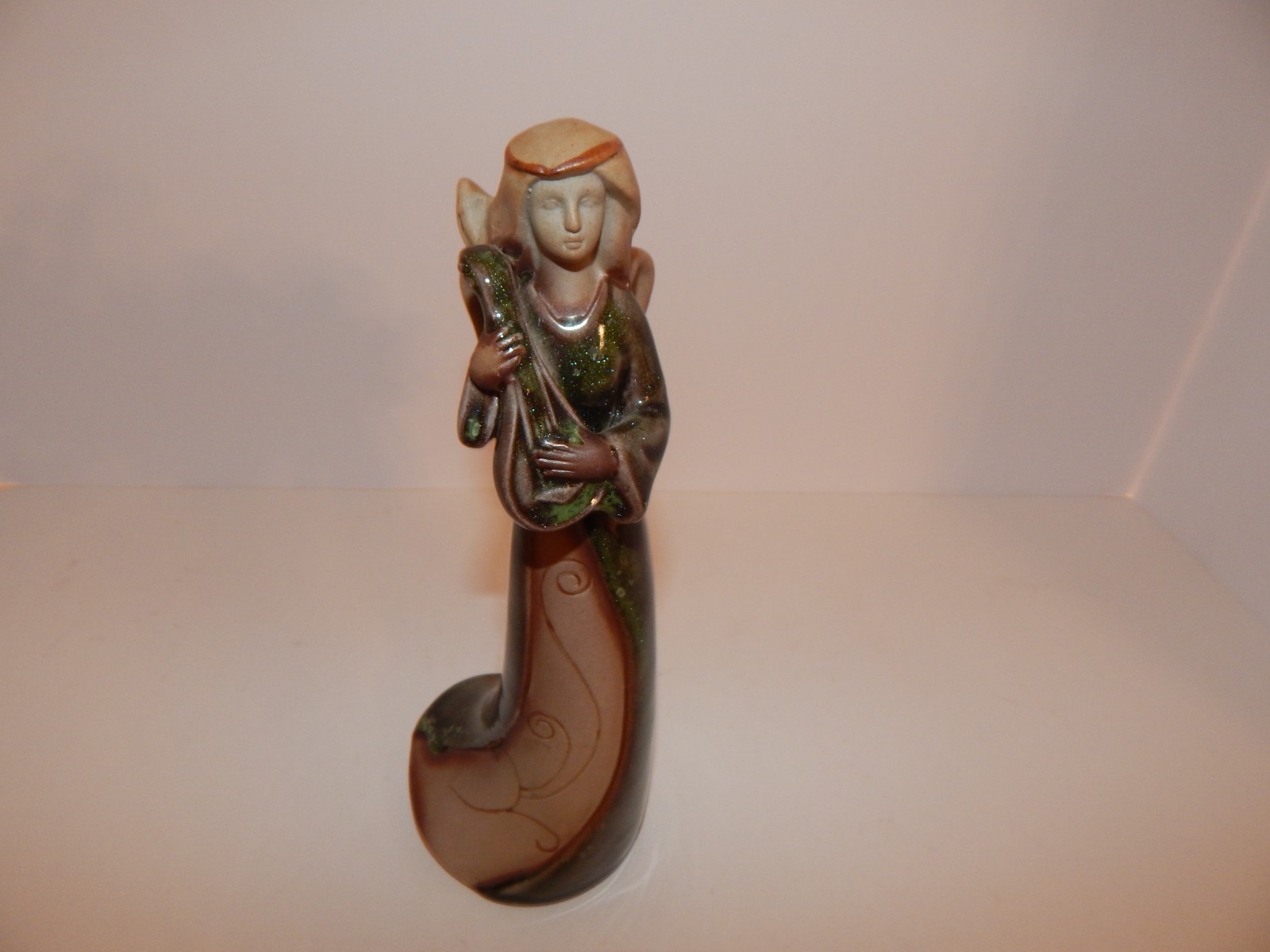 Angle Figurine playing Mandolin
