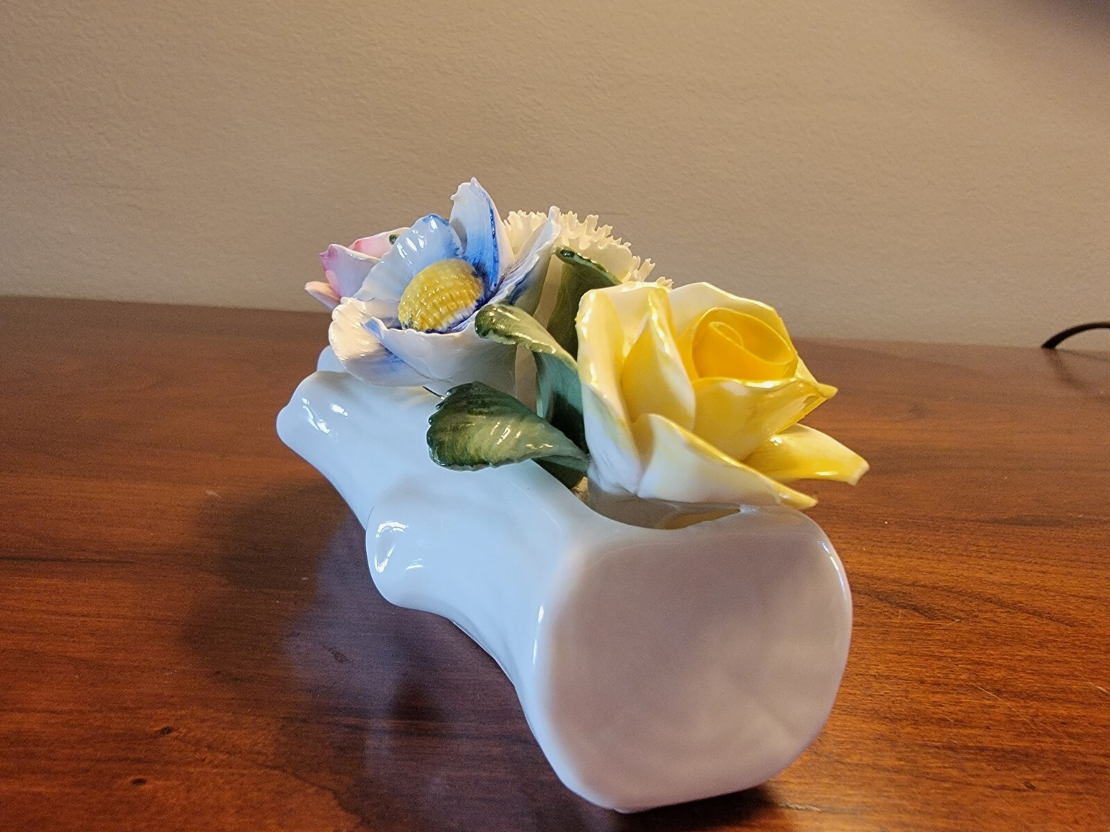 Healacraft, MINT Condition Bone China Log/w Flowers. Flawless and beautiful
