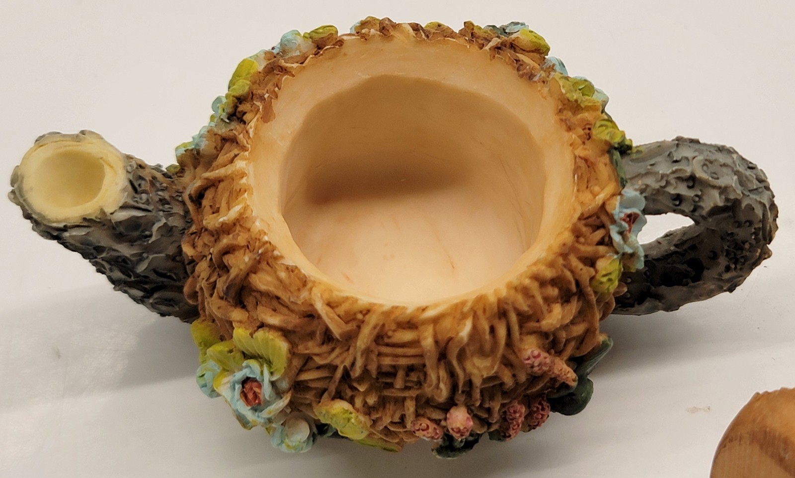 Miniature Polyresin Teapot Shaped Nest Hen with Eggs