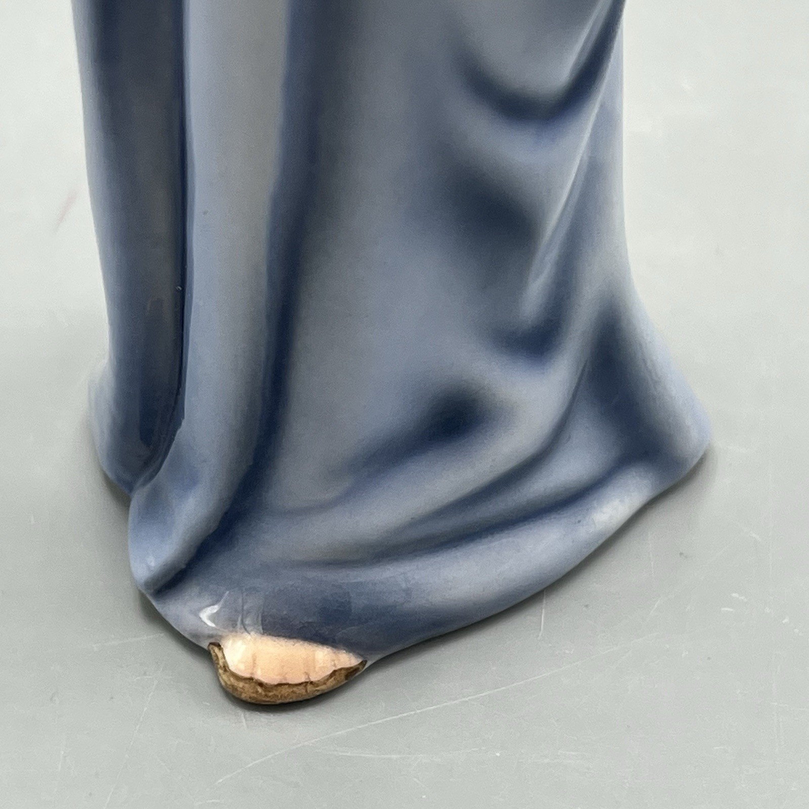 Vtg 9” Praying Madonna Figurine Virgin Mary White Blue Porcelain Vienna Keramos