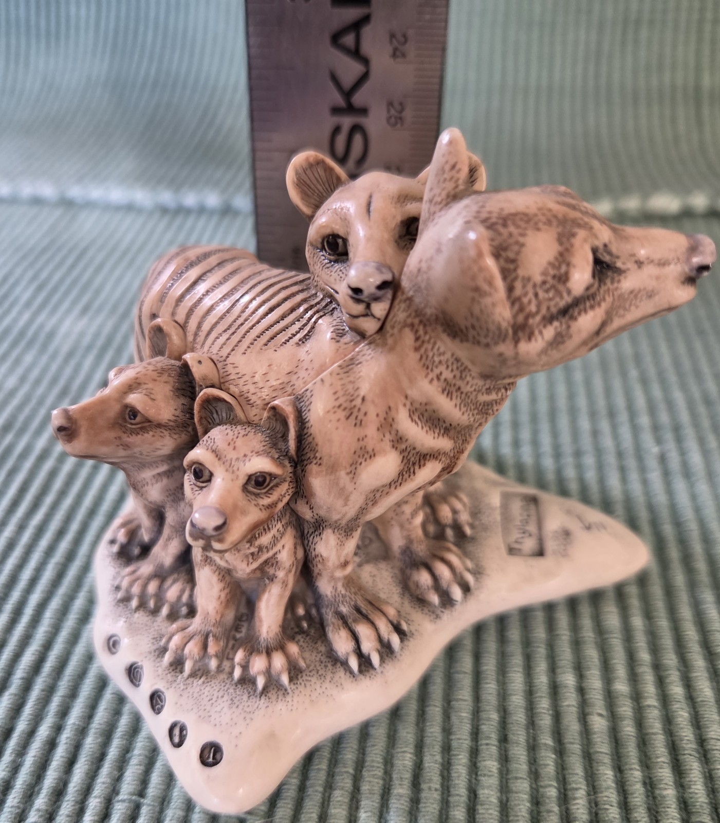 Harmony Kingdom Box “Father Knows Best” Tasmanian Tigers by Peter Calvesbert