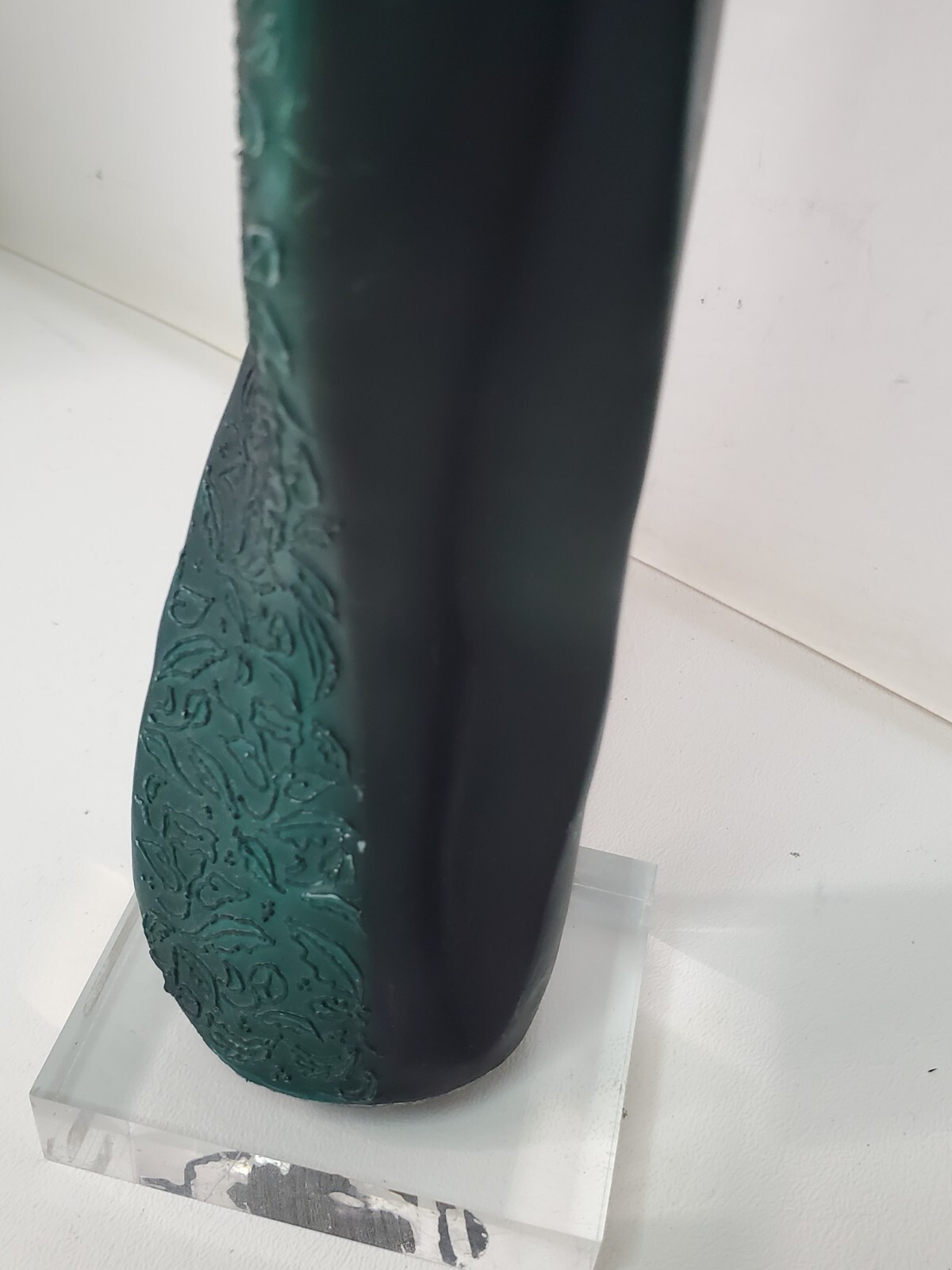A Balcari Dear 1990 Art Deco Style Abstract Embracing Woman Man Statue Green