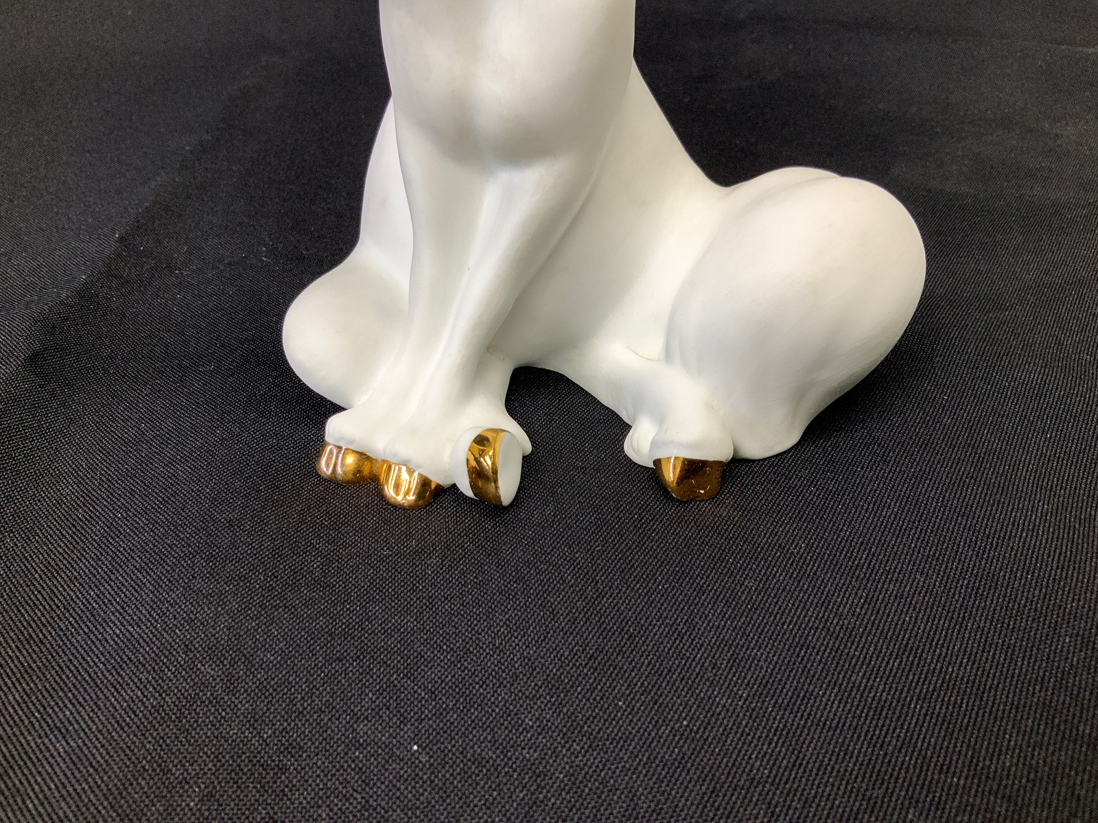 Unicorn Sitting Figurine FIne Bone Chine by Freeman Mcfarlin George – RARE VTG