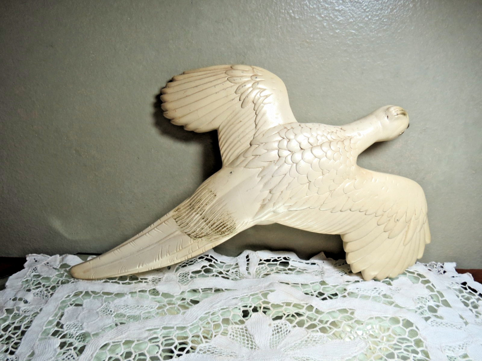 Cream Opalescent Miller Studio Pheasant chalkware wall hanging circa 1959