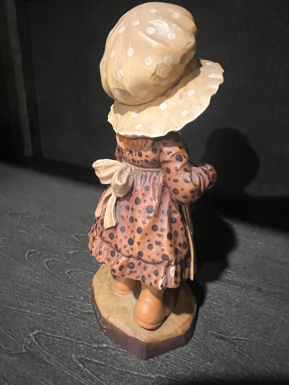 Anri “FEEDING THE CHICKENS” 6” Hand Carved Wood Figurine By Sarah Kay Italy 1631