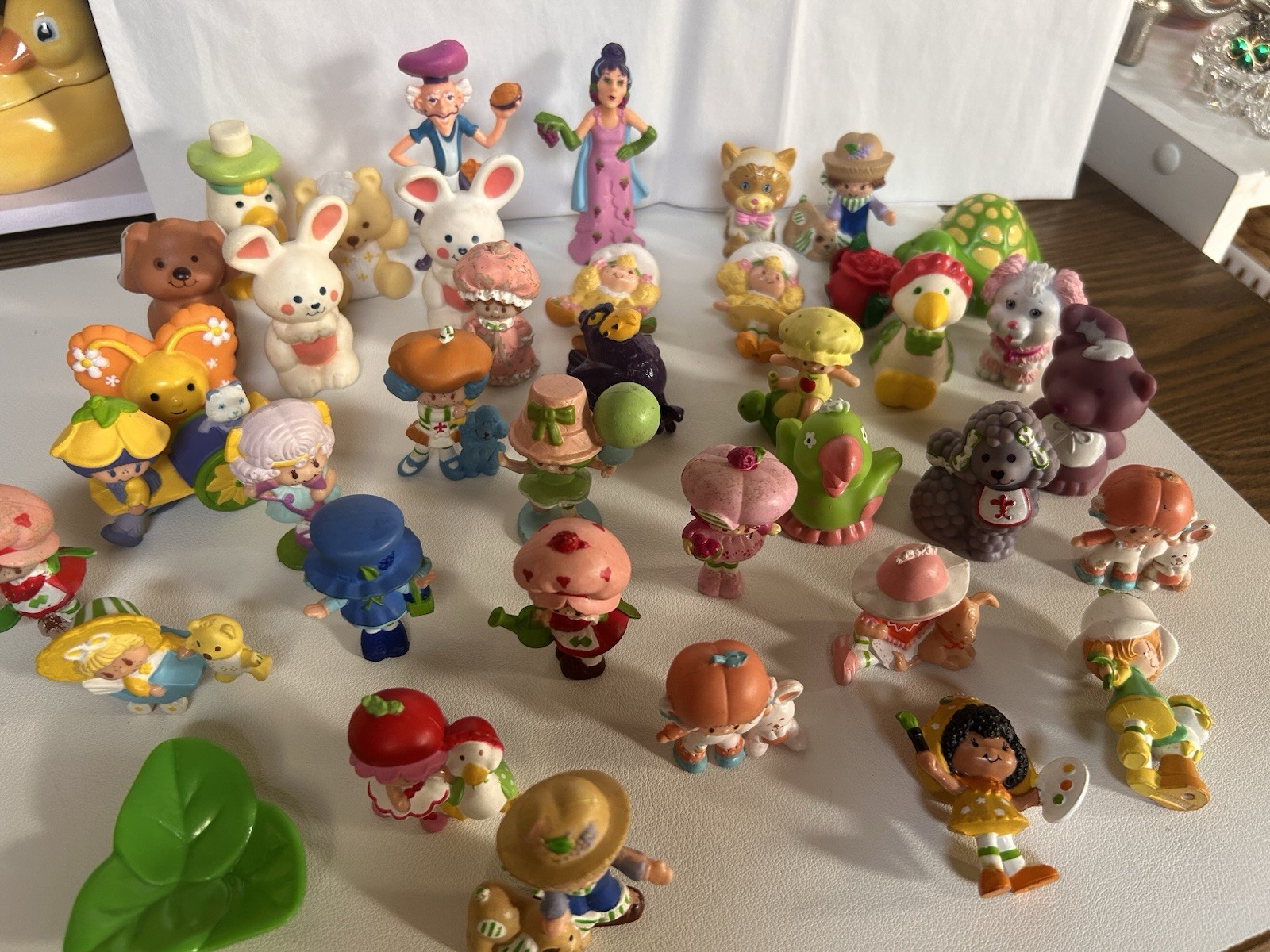 Vintage strawberries shortcake figurine, lots