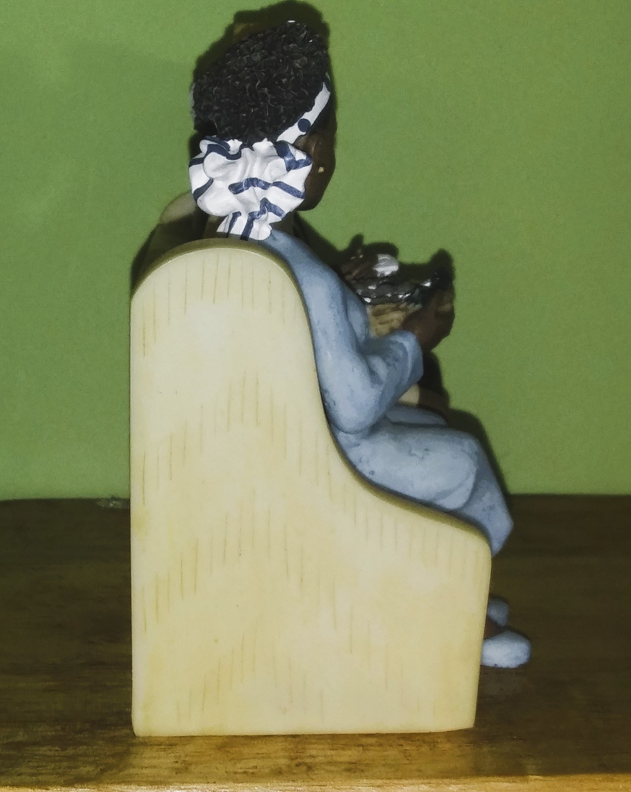 Ebony Treasures Church Pews Figurine PASS THE COLLECTION PLATE Positive Image