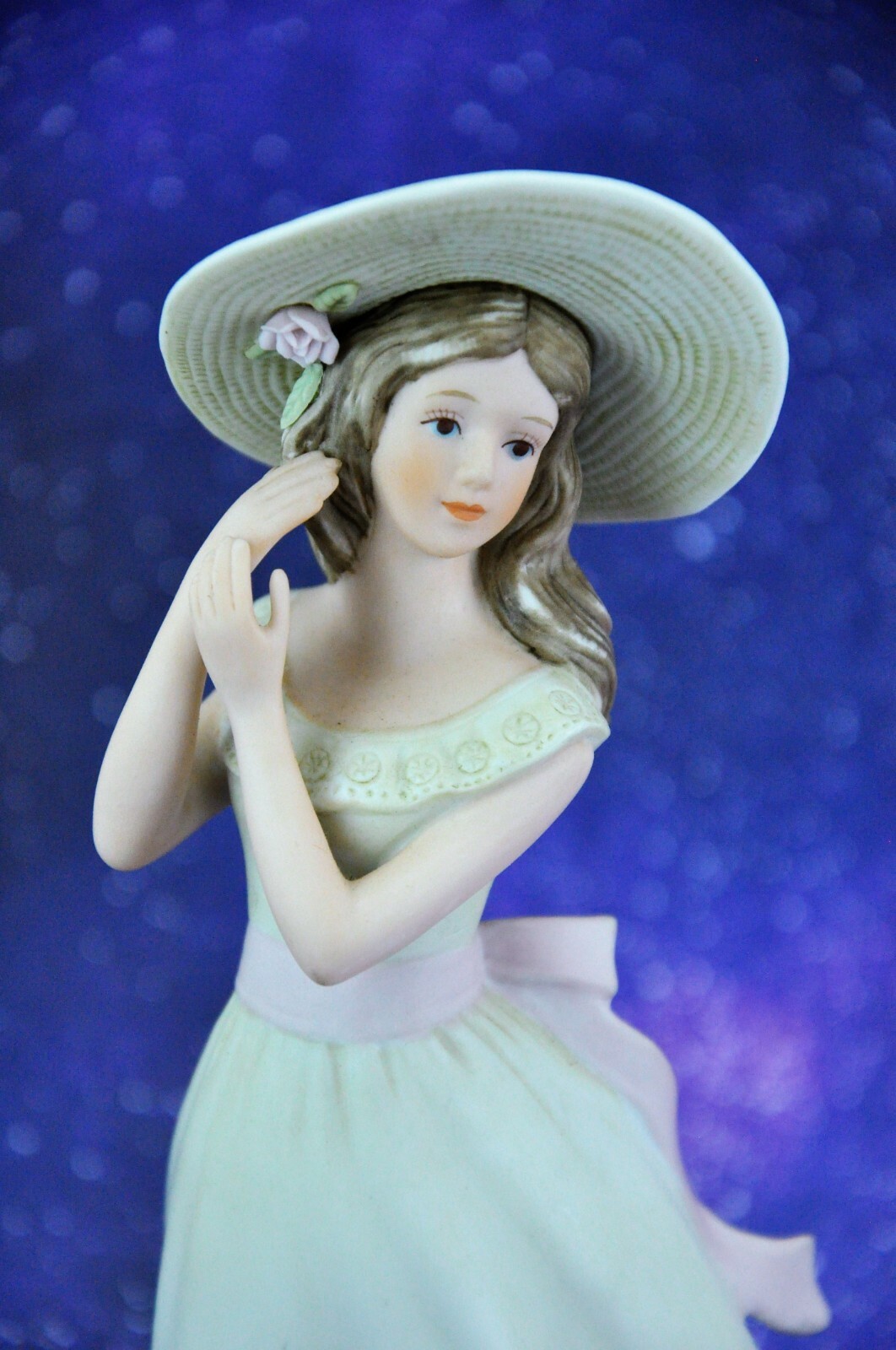 Home Interiors “Masterpiece Collection” Melanie 1996 Porcelain Fig(BI#MK/190619)