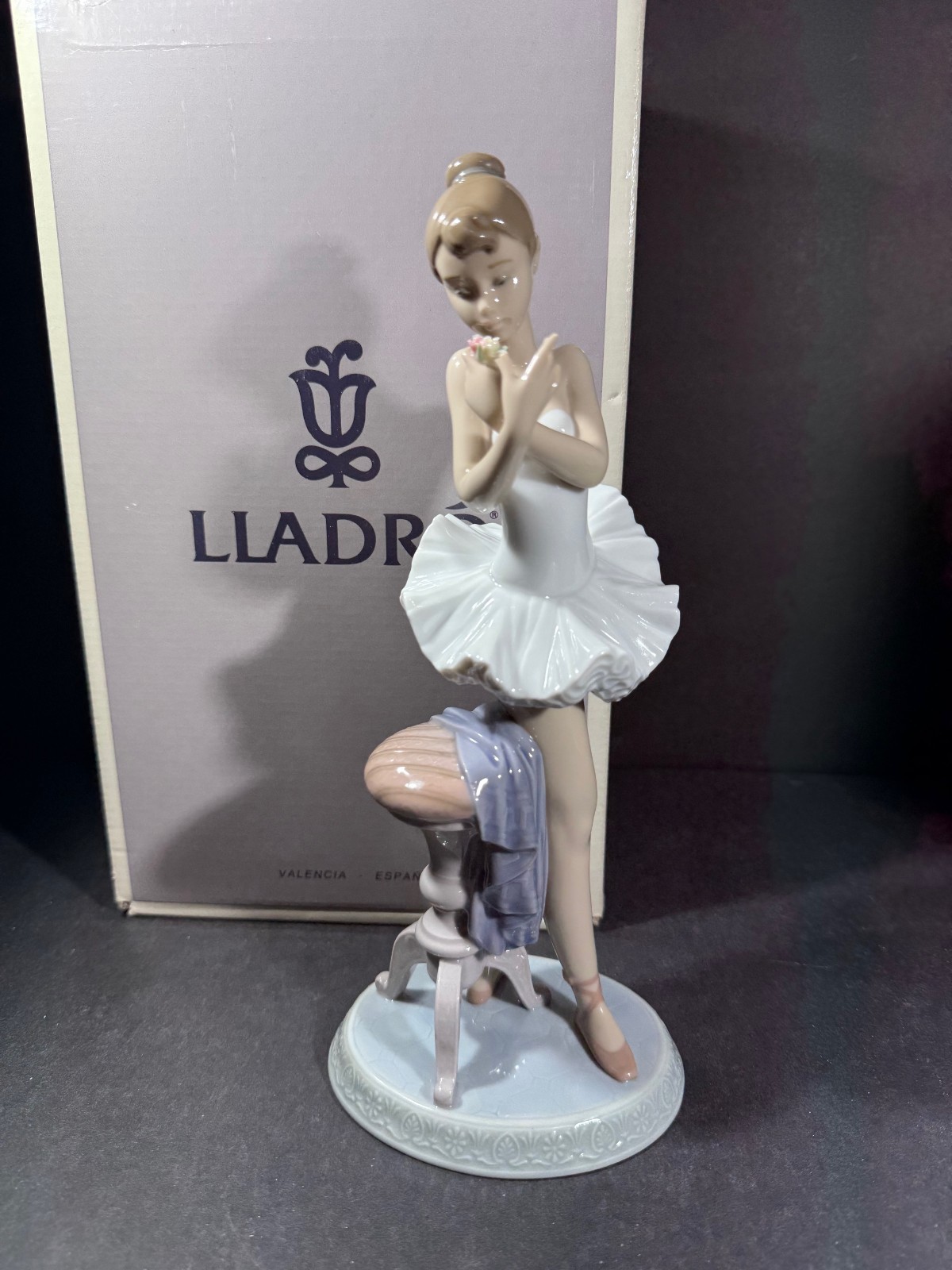 Retired Lladro #7641 “For a Perfect Performance” with Original Box